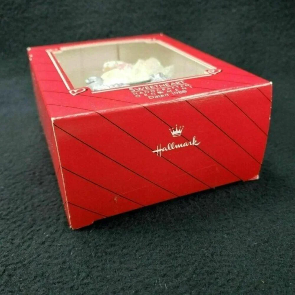 Hallmark Keepsake Sweetheart Romantic Swan Sleigh Christmas Ornament 1988 Vintag